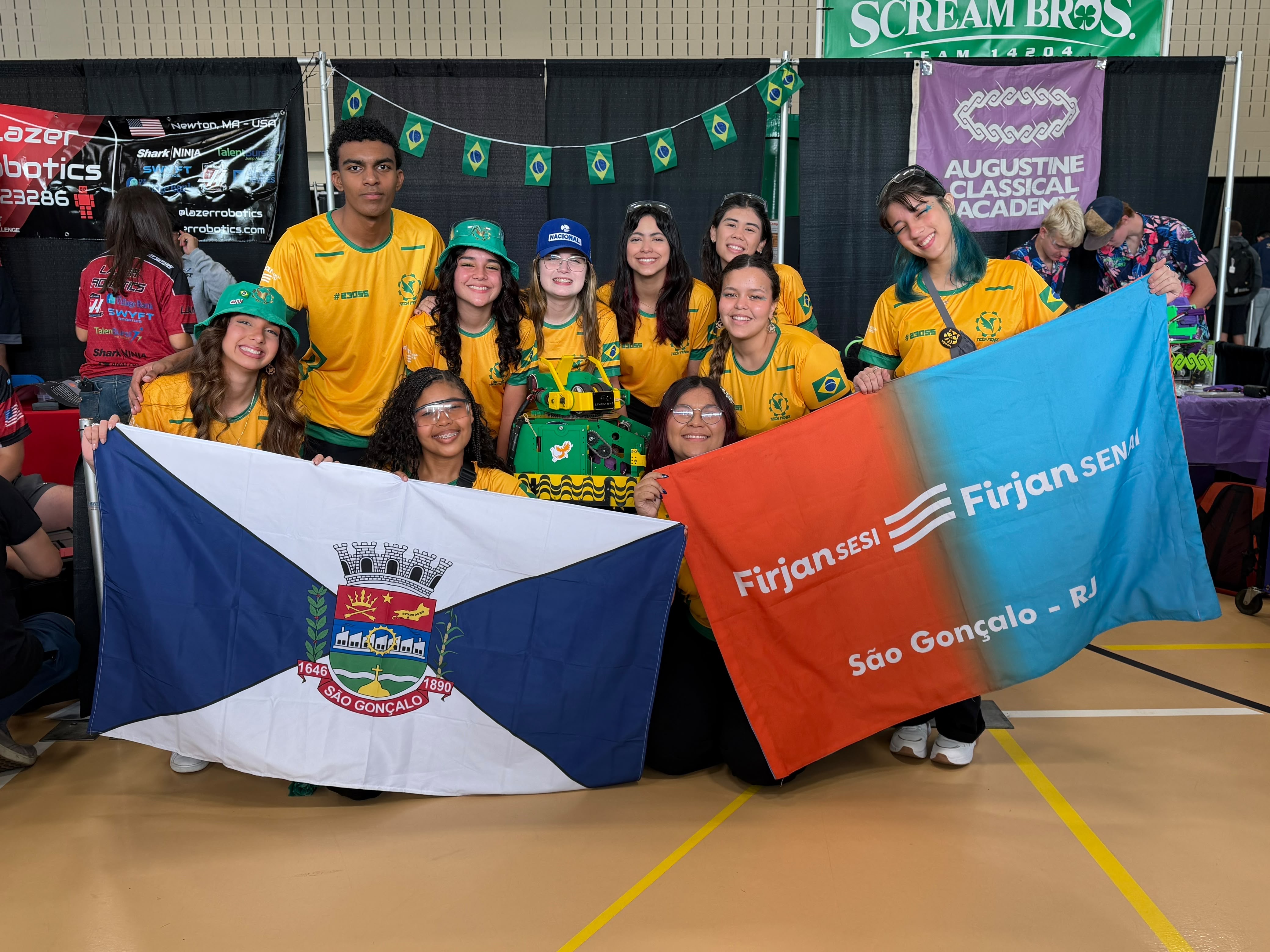 Equipe Tech Fênix representando São Gonçalo em uma competição internacional de robótica